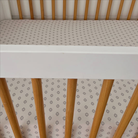 Stretch Mini Crib Sheet, Natural/Black Geo